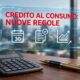 Carta di credito e smartphone per pagamenti a rate, a simboleggiare le nuove regole sul credito al consumo e il BNPL.